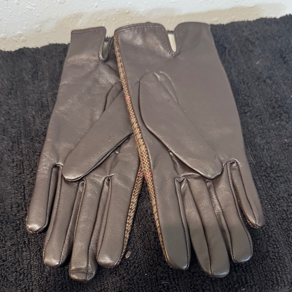 Worthington Checkered Brown and Red Gloves - Picture 2 of 4